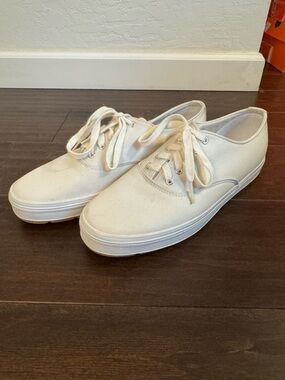 KEDS White Canvas Lace-Up Sneakers women’s 9 Great Condition